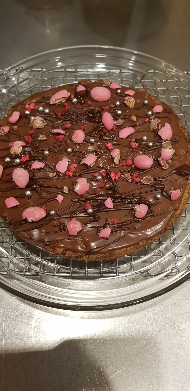 Cookiekage med nødder og ganache