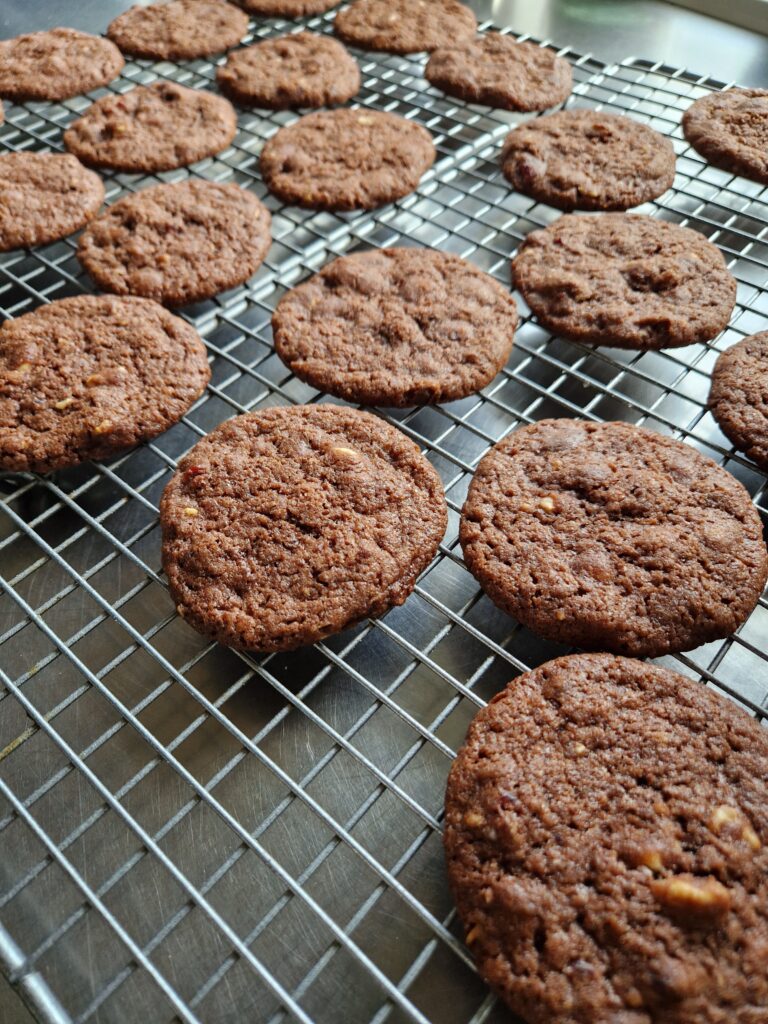 Cookies med lakrids,nødder, chili og tranebær